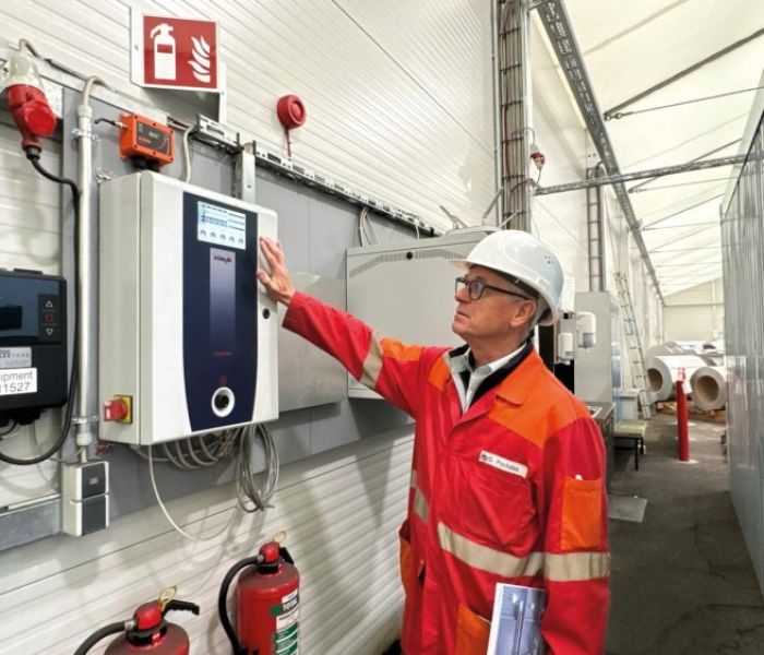 Regelung der MAXIMA Anlagen (Foto: KÜBLER GmbH Energiesparende Hallenheizungen)